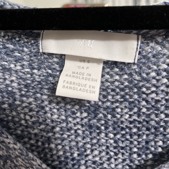 H&M oversized V neck knit sweater size sm/md - Picture 3 of 7